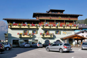 Hotel-Sport-Sappada-Dolomiti-Hotel-in-centro-a-Sappada-vicino-alle-piste-6-300x200